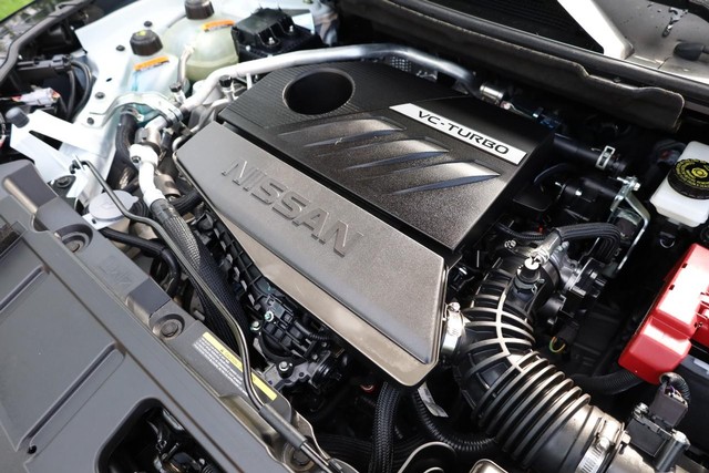 Nissan Rogue Vehicle Full-screen Gallery Image 30