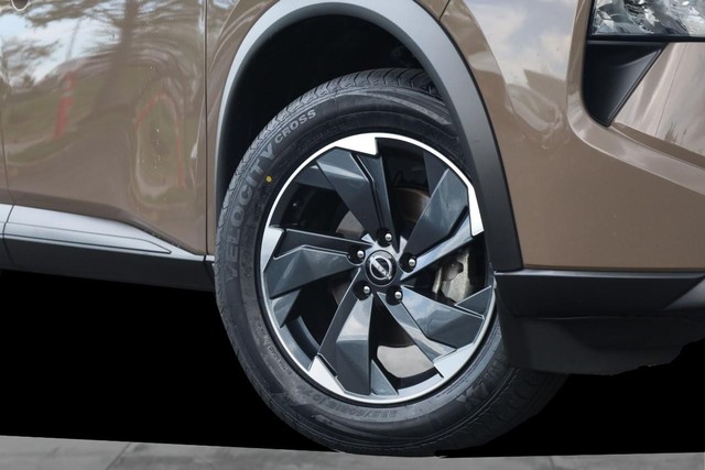 Nissan Rogue Vehicle Image 03