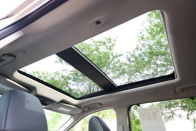 Nissan Rogue Vehicle Image 10