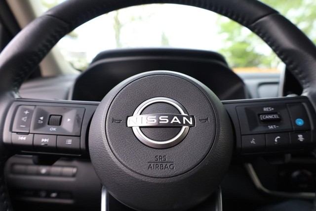 Nissan Rogue Vehicle Image 11