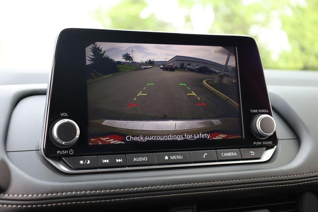 Nissan Rogue Vehicle Image 14