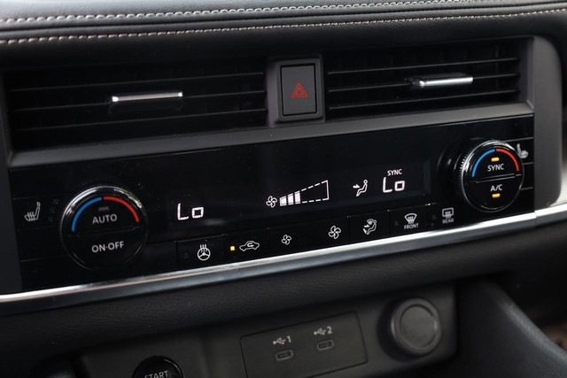 Nissan Rogue Vehicle Image 15