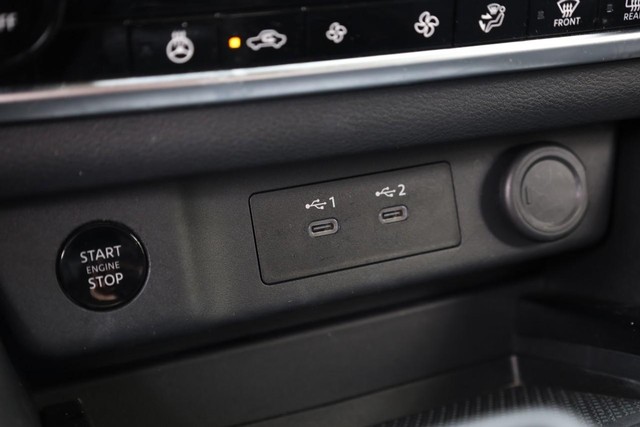 Nissan Rogue Vehicle Image 16