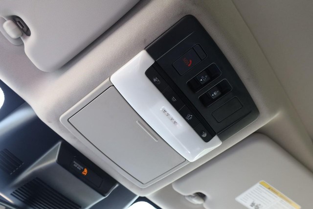 Nissan Rogue Vehicle Image 18