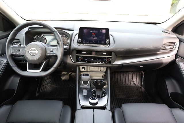 Nissan Rogue Vehicle Image 24