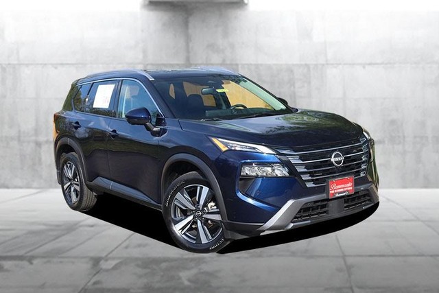Nissan Rogue Vehicle Full-screen Gallery Image 2