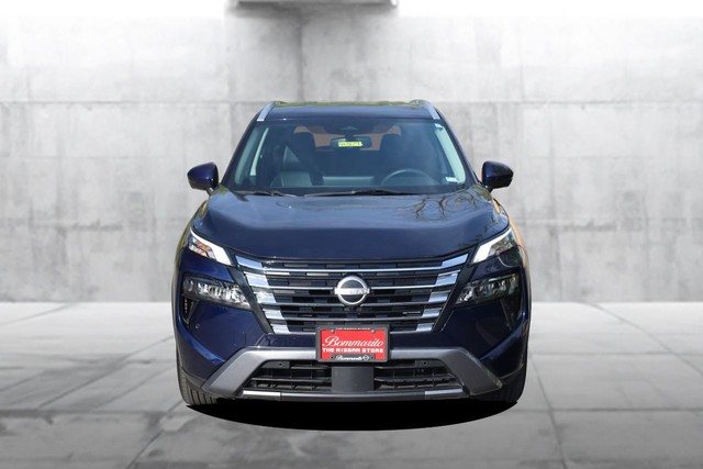 Nissan Rogue Vehicle Full-screen Gallery Image 4