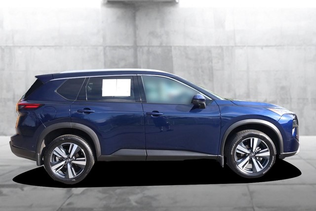 Nissan Rogue Vehicle Full-screen Gallery Image 5