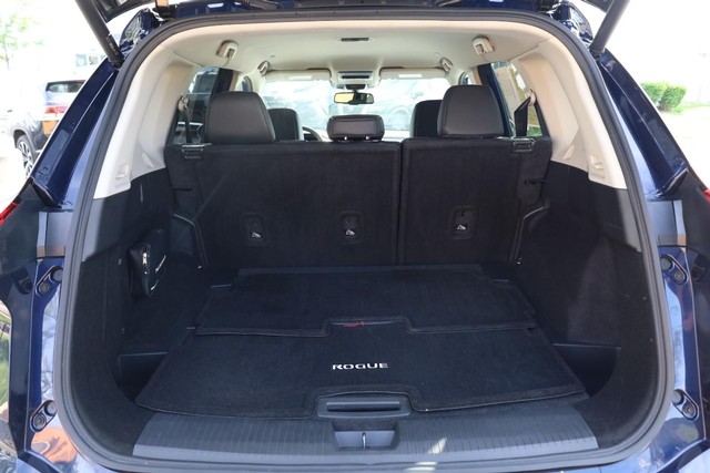 Nissan Rogue Vehicle Full-screen Gallery Image 7