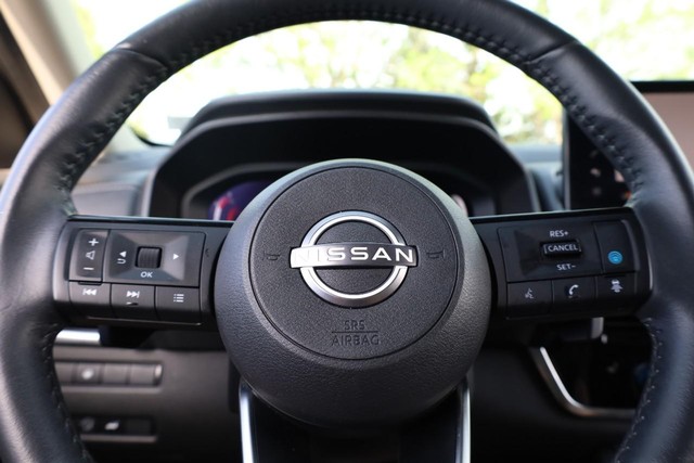 Nissan Rogue Vehicle Full-screen Gallery Image 9