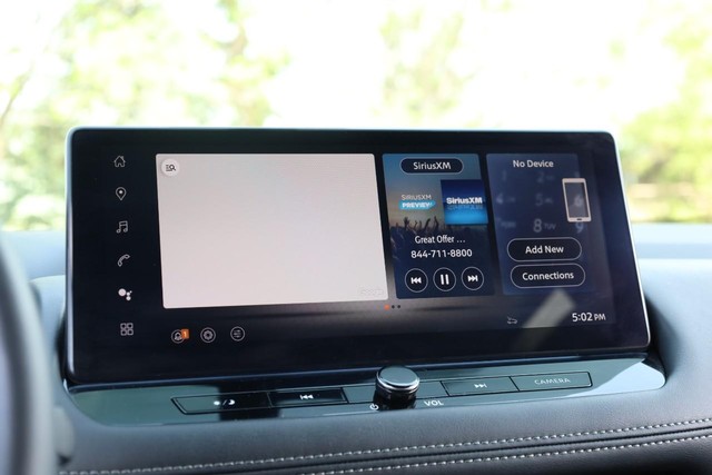 Nissan Rogue Vehicle Full-screen Gallery Image 11