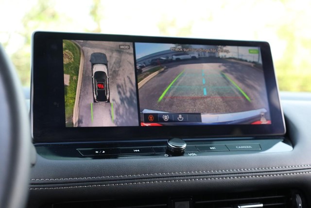 Nissan Rogue Vehicle Full-screen Gallery Image 13