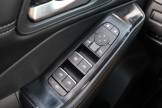 Nissan Rogue Vehicle Full-screen Gallery Image 18