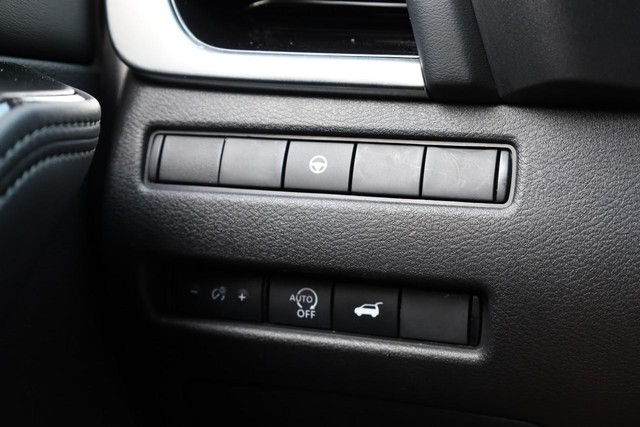 Nissan Rogue Vehicle Full-screen Gallery Image 19