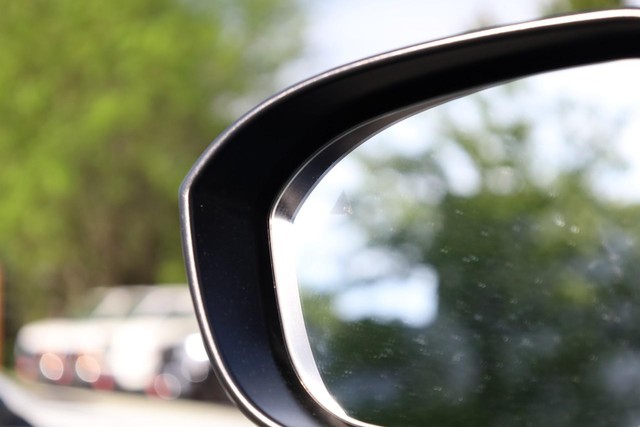 Nissan Rogue Vehicle Full-screen Gallery Image 20