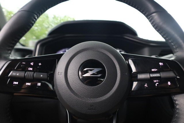 Nissan Z Vehicle Full-screen Gallery Image 8