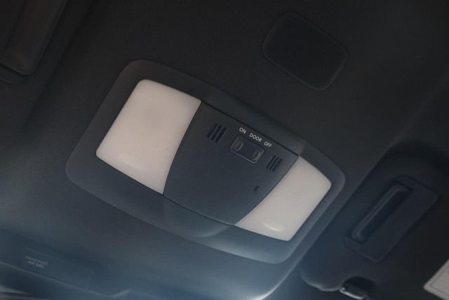 Nissan Z Vehicle Full-screen Gallery Image 16