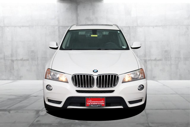 BMW X3 Vehicle Full-screen Gallery Image 4