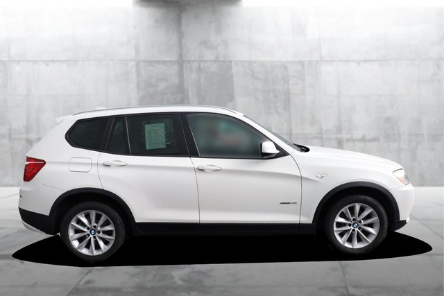 BMW X3 Vehicle Full-screen Gallery Image 5