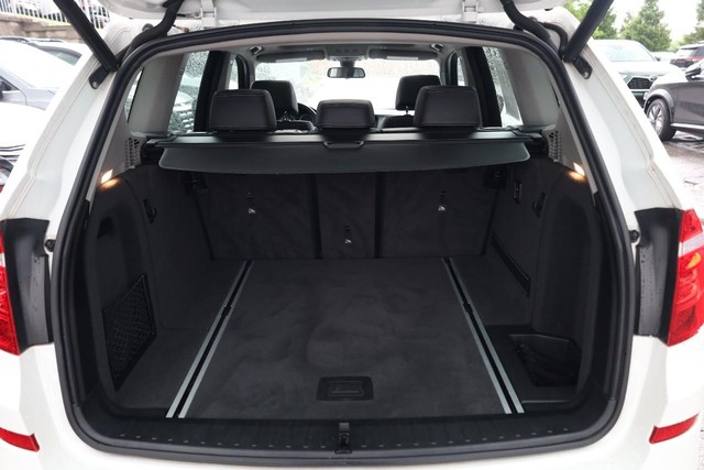 BMW X3 Vehicle Full-screen Gallery Image 7