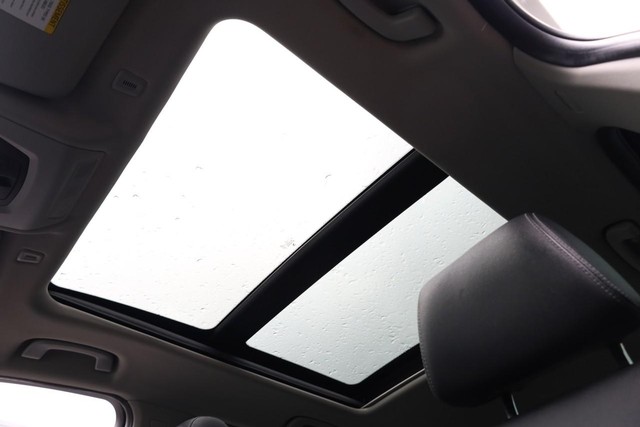 BMW X3 Vehicle Full-screen Gallery Image 10