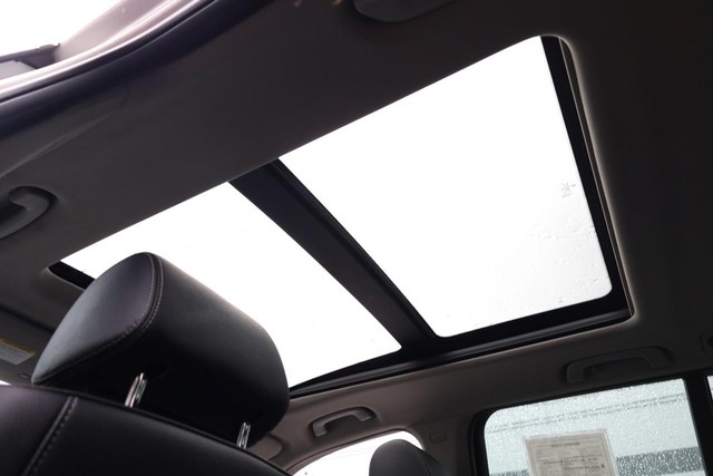 BMW X3 Vehicle Full-screen Gallery Image 11