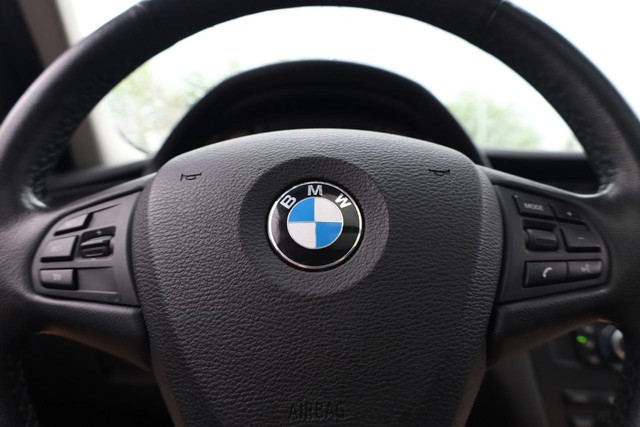 BMW X3 Vehicle Full-screen Gallery Image 12
