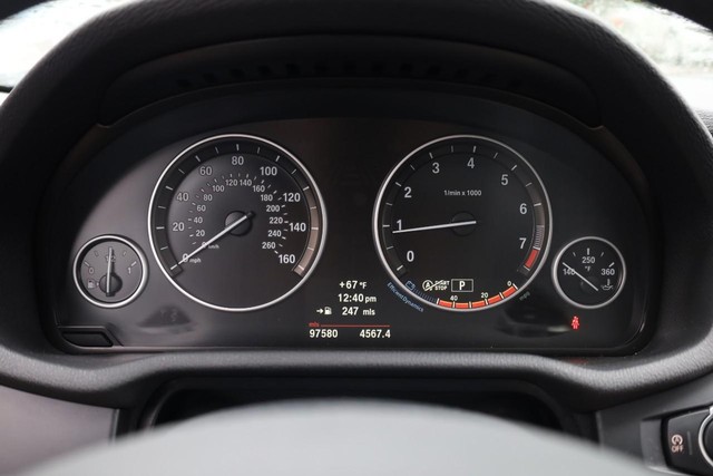 BMW X3 Vehicle Full-screen Gallery Image 13