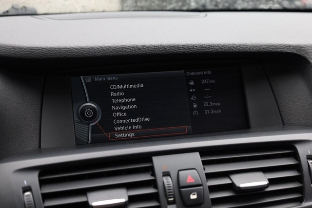 BMW X3 Vehicle Full-screen Gallery Image 14