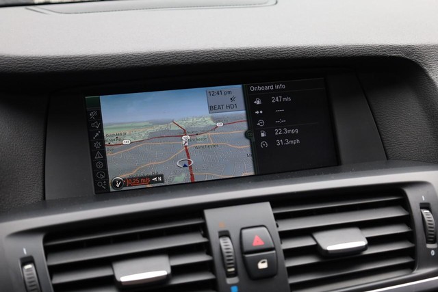 BMW X3 Vehicle Full-screen Gallery Image 15