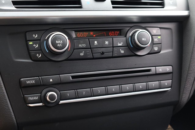 BMW X3 Vehicle Full-screen Gallery Image 17