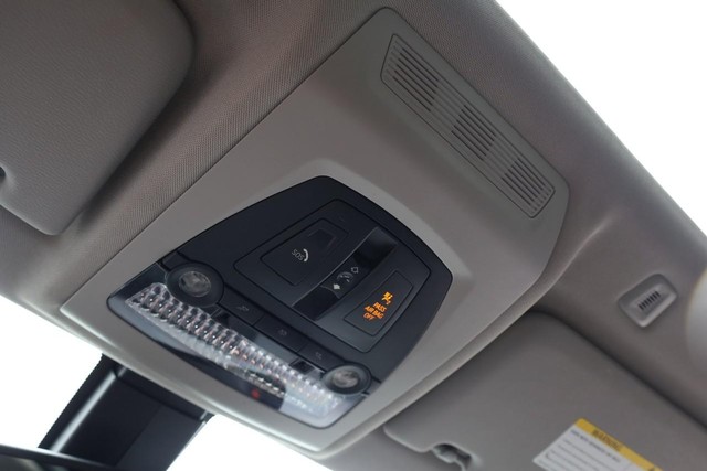 BMW X3 Vehicle Full-screen Gallery Image 19