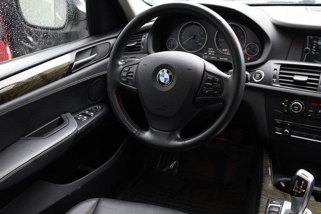 BMW X3 Vehicle Full-screen Gallery Image 24