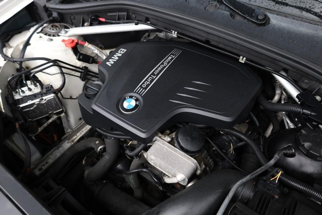 BMW X3 Vehicle Full-screen Gallery Image 26