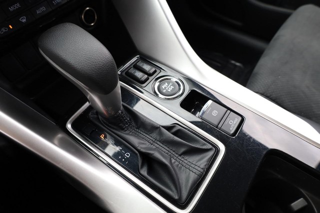 Mitsubishi Eclipse Cross Vehicle Image 17