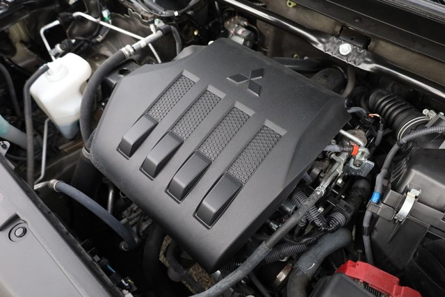 Mitsubishi Eclipse Cross Vehicle Image 28