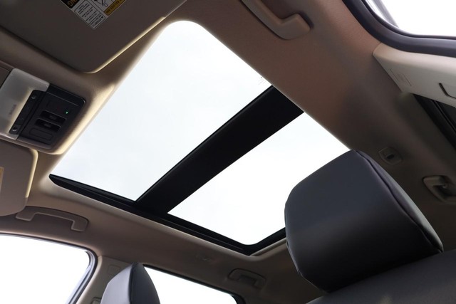 Nissan Rogue Vehicle Image 09
