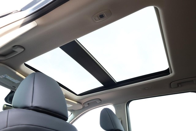 Nissan Rogue Vehicle Image 10