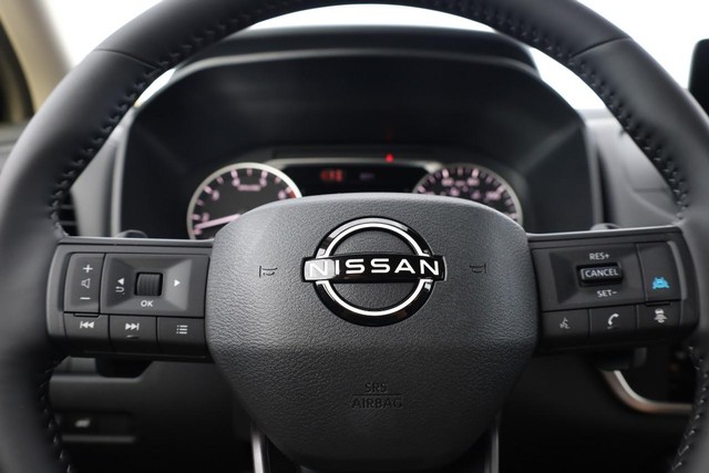 Nissan Rogue Vehicle Image 11