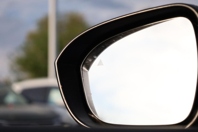 Nissan Rogue Vehicle Image 21