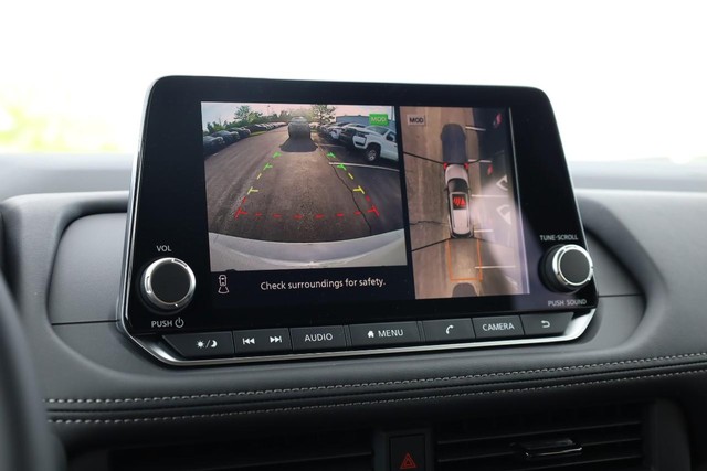 Nissan Rogue Vehicle Image 14