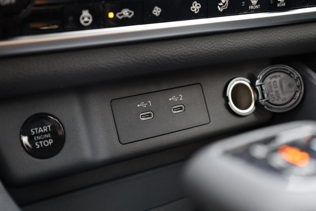 Nissan Rogue Vehicle Image 16