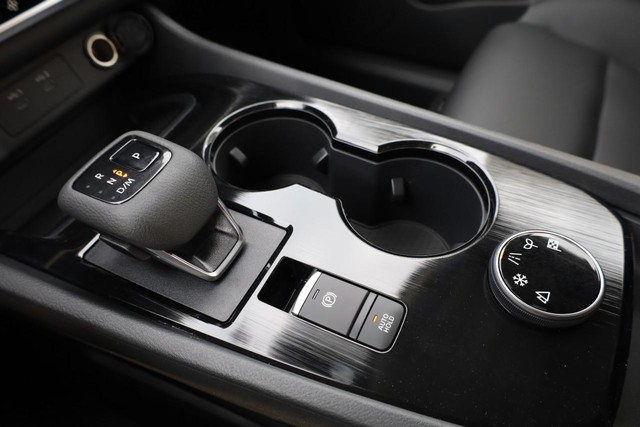 Nissan Rogue Vehicle Image 17