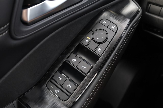 Nissan Rogue Vehicle Image 19