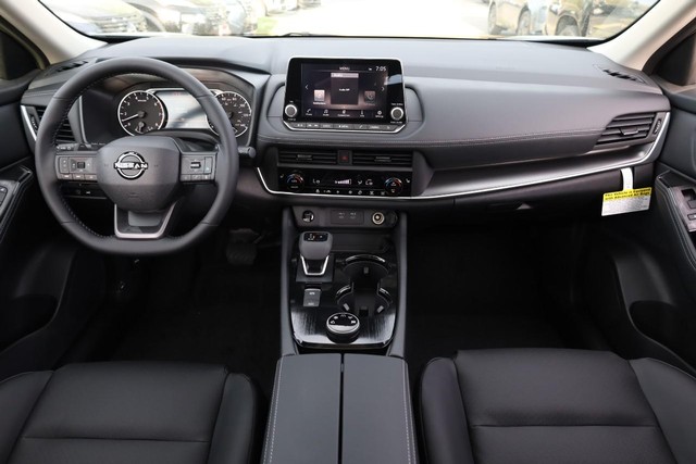 Nissan Rogue Vehicle Image 22