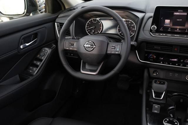 Nissan Rogue Vehicle Image 23