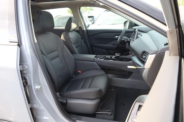 Nissan Rogue Vehicle Image 25