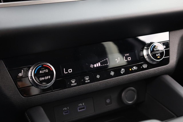 Nissan Rogue Plug-In Hybrid Vehicle Image 14