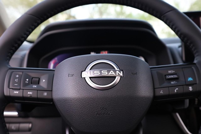 Nissan Rogue Vehicle Image 11