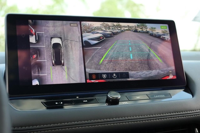 Nissan Rogue Vehicle Image 15